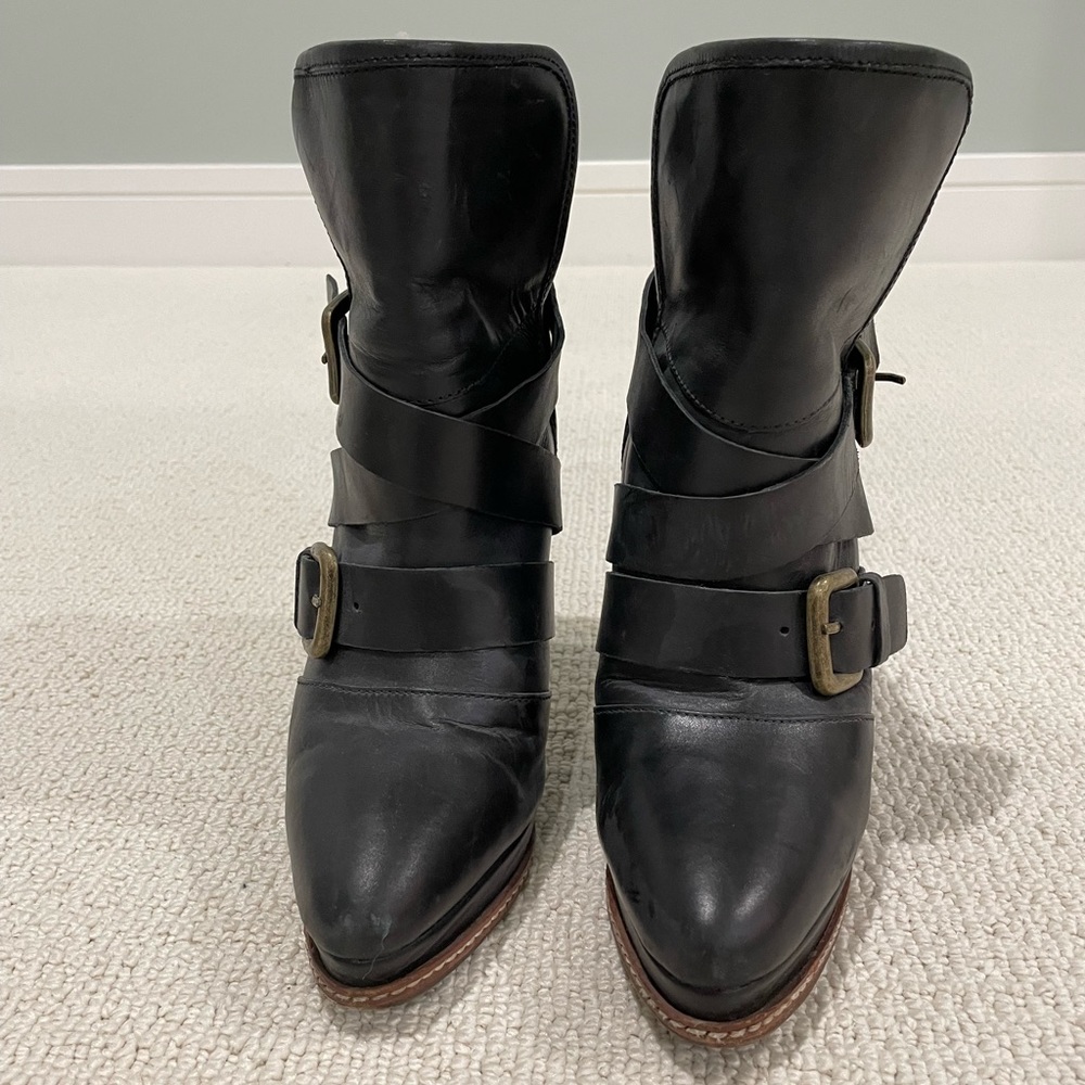Uterque Black Leather Ankle Boots